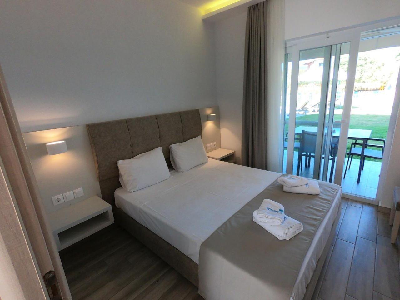 Finikas Garden Beach Resort Nikiti Extérieur photo