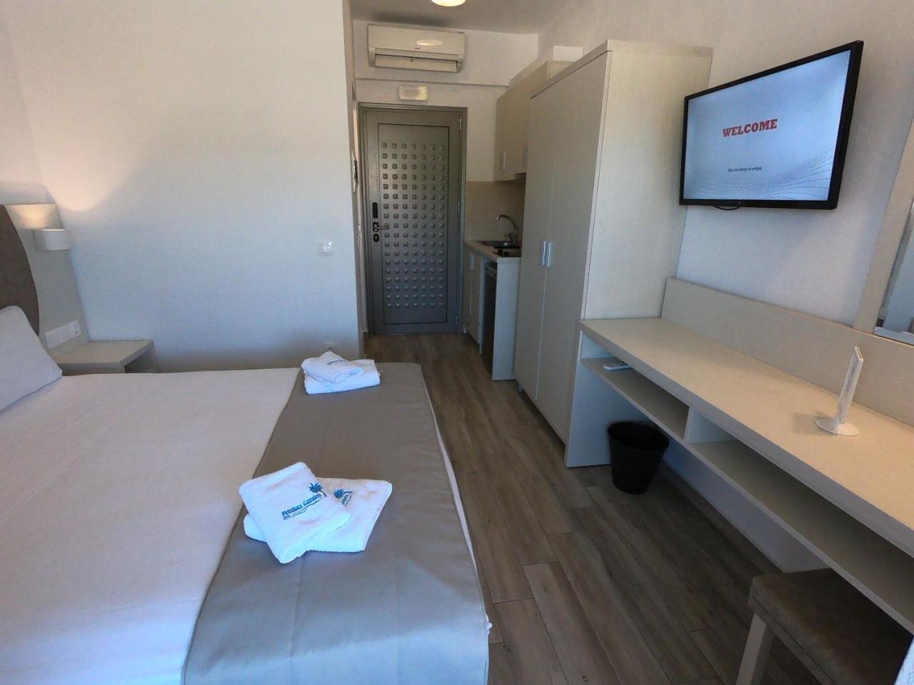 Finikas Garden Beach Resort Nikiti Extérieur photo