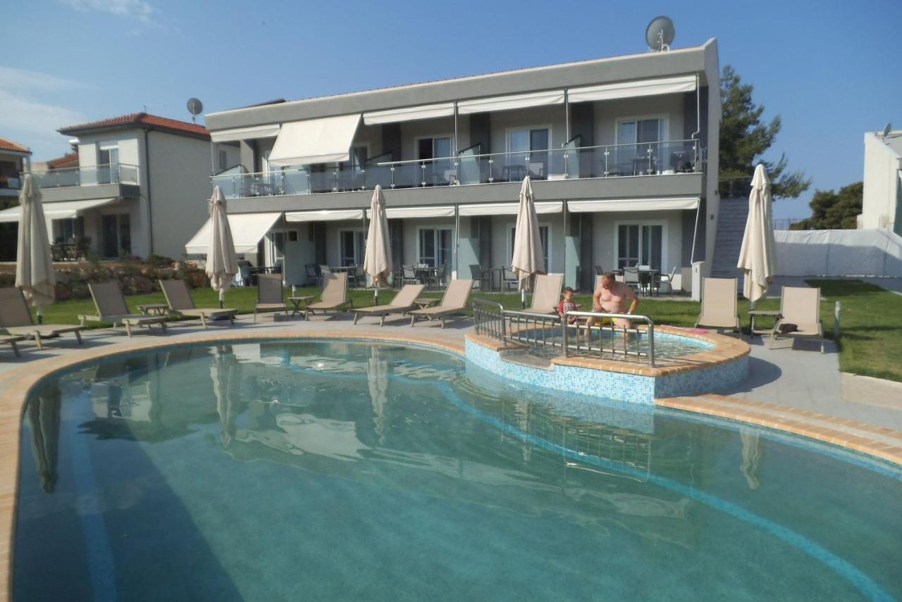 Finikas Garden Beach Resort Nikiti Extérieur photo