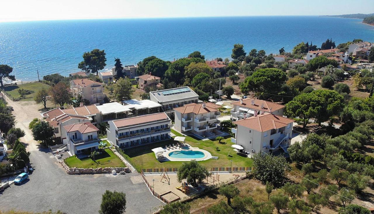 Finikas Garden Beach Resort Nikiti Extérieur photo